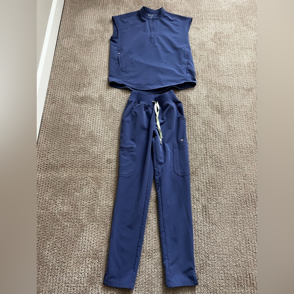 Figs Women’s Scrub Set Wayfarer Purple